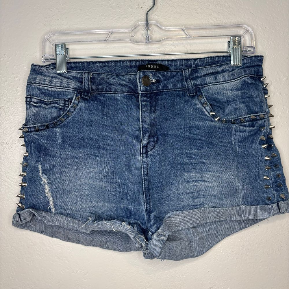 Forever 21 Metal Stud Studded‎ Blue Jean Denim Shorts Distressed Medium Wash 27